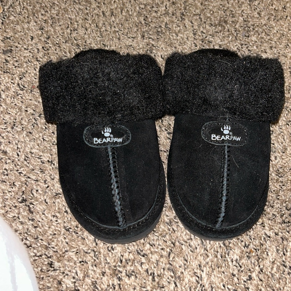 NWT* Bearpaw kids slippers size 2(y)